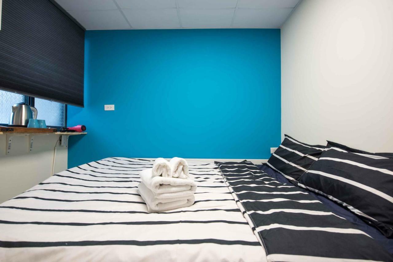 Apartament Bird Series Backpacker輕隔間背包客 Tainan Zewnętrze zdjęcie
